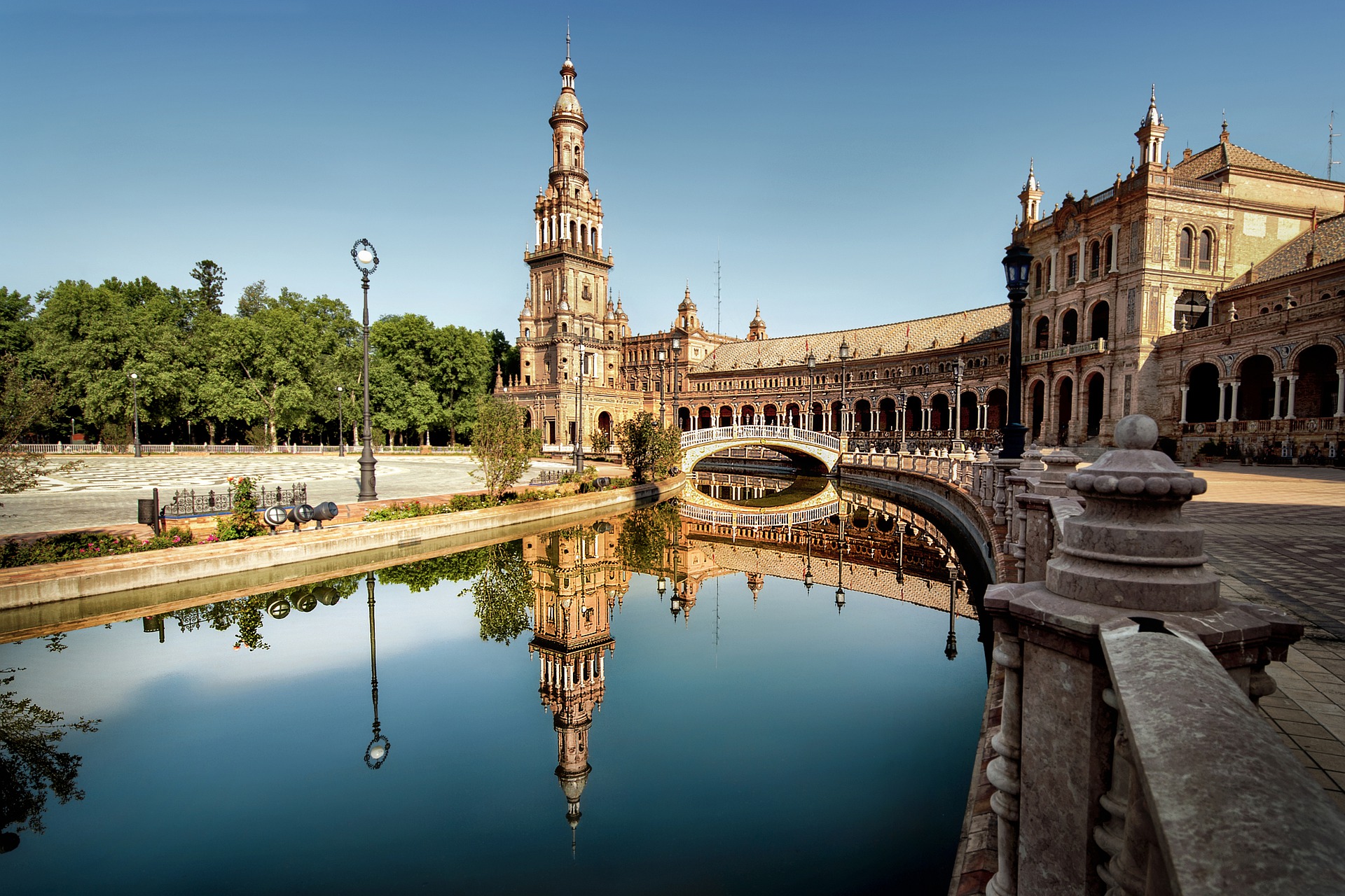 Cómo invertir en bienes raíces en España?